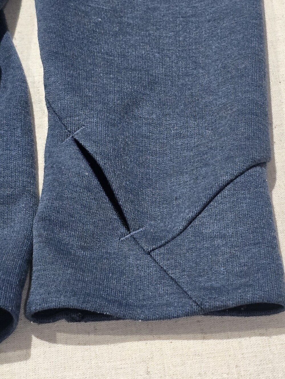 On Running Men's Hooded Half-Zip Sweatshirt Navy Blue Mens Large - Picture 6 of 11